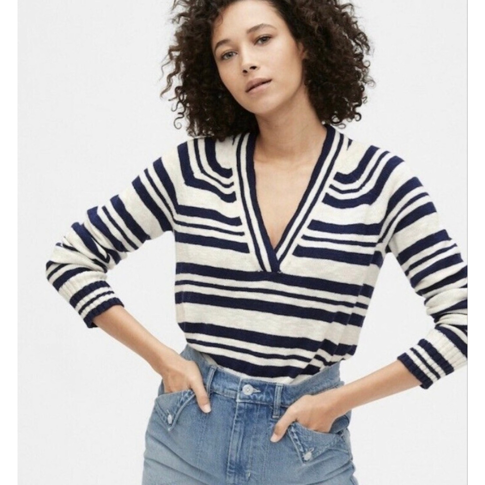 Gap NWT v-neck striped sweater tunic M